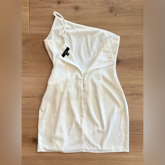 NWOT Lulu's Ivory Mini Dress Size M - Picture 6 of 8